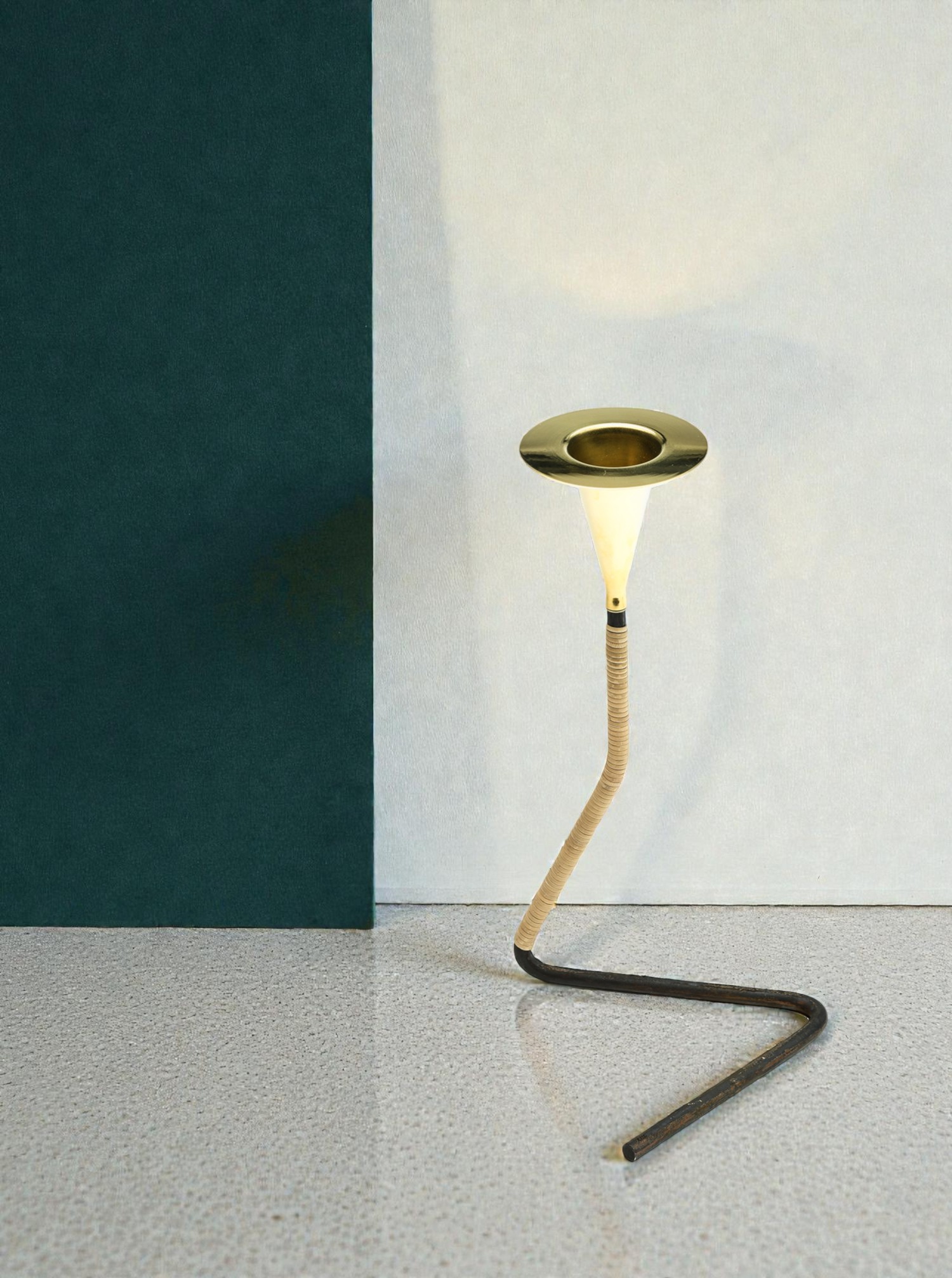 Candleholder "Cobra" Brass patinated Raffia