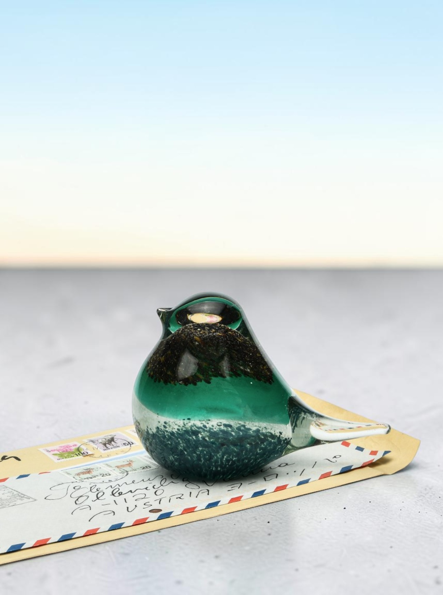 Paperweight “Atlas” Glass Bird – Black/Green