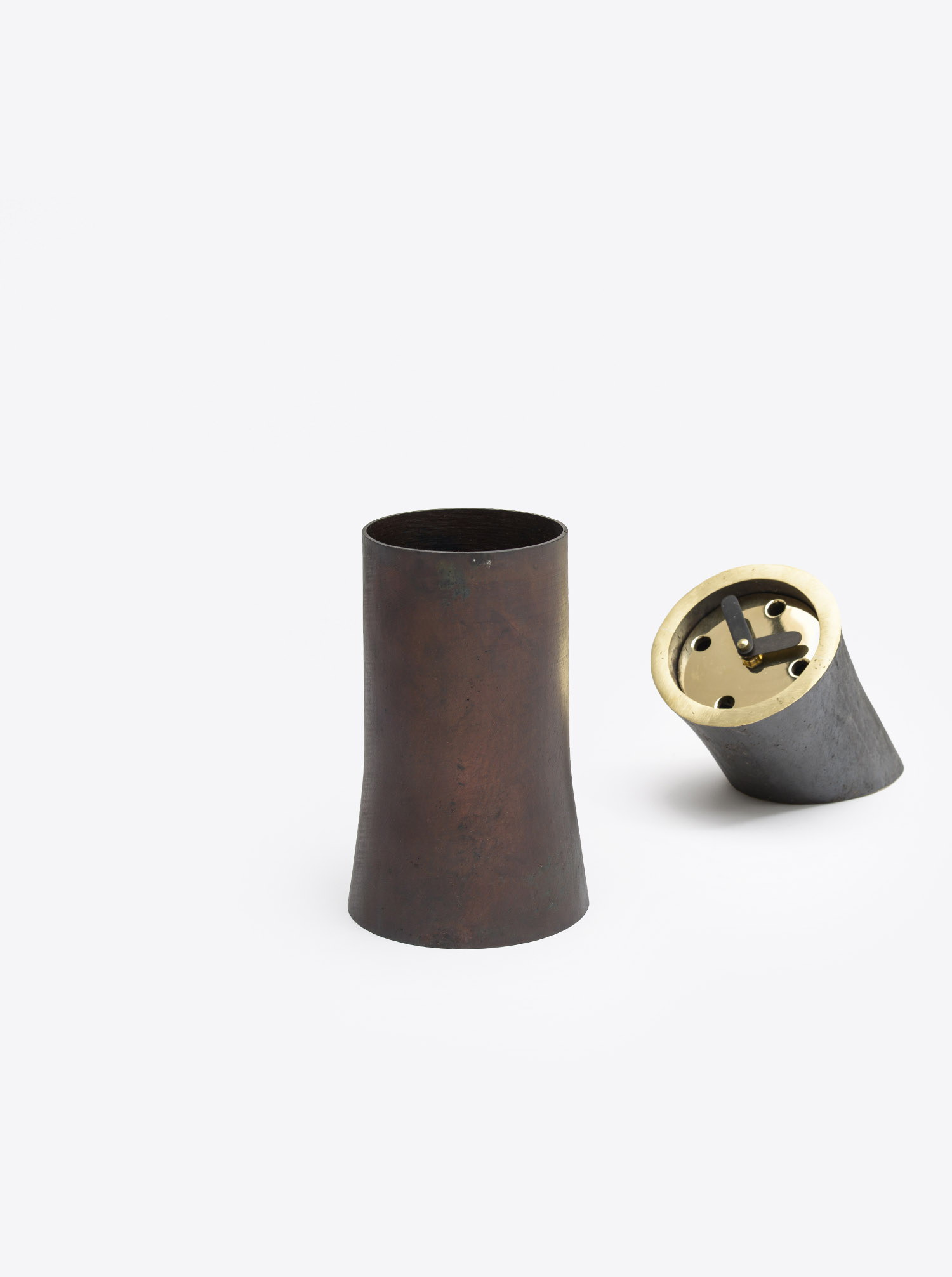 Vase &quot;Atom II&quot; cast brass patinated