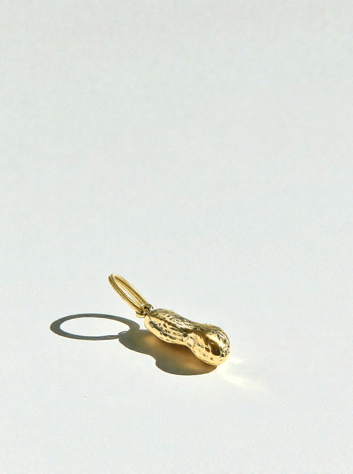 Schlüsselanhänger "Erdnuss" Messing