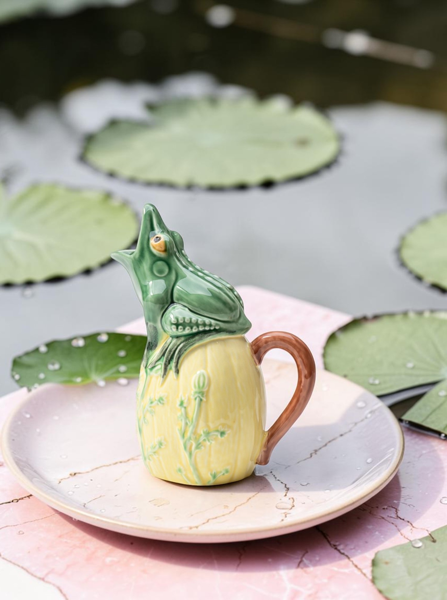 Jug Pitcher "Frog" Jarros