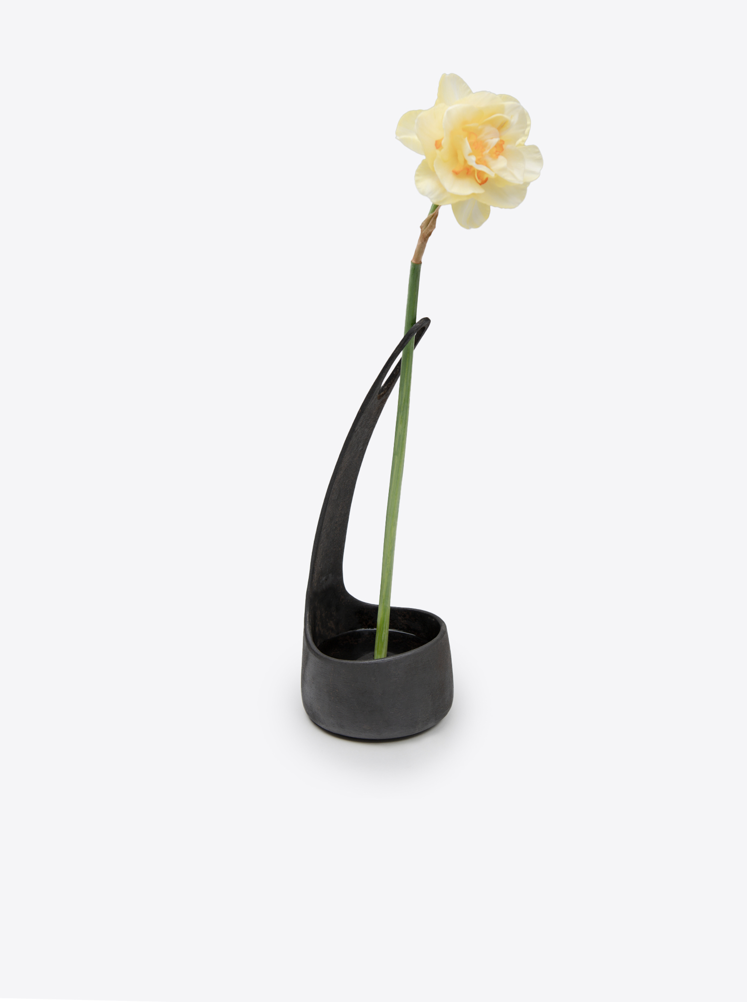 Vase &quot;Single Flower&quot; Messing patiniert