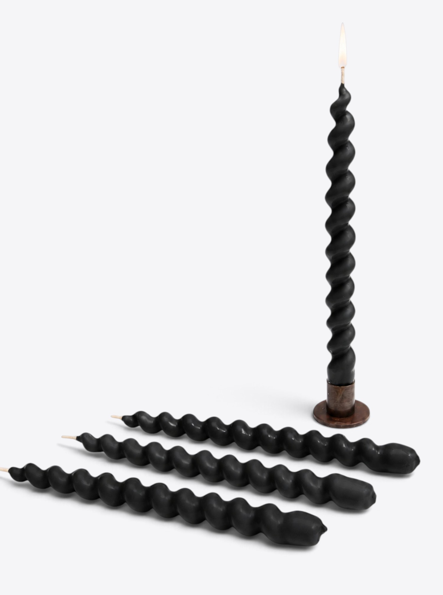 Dinner Candles "Deep Noir" - Set of 4 black spiral candles