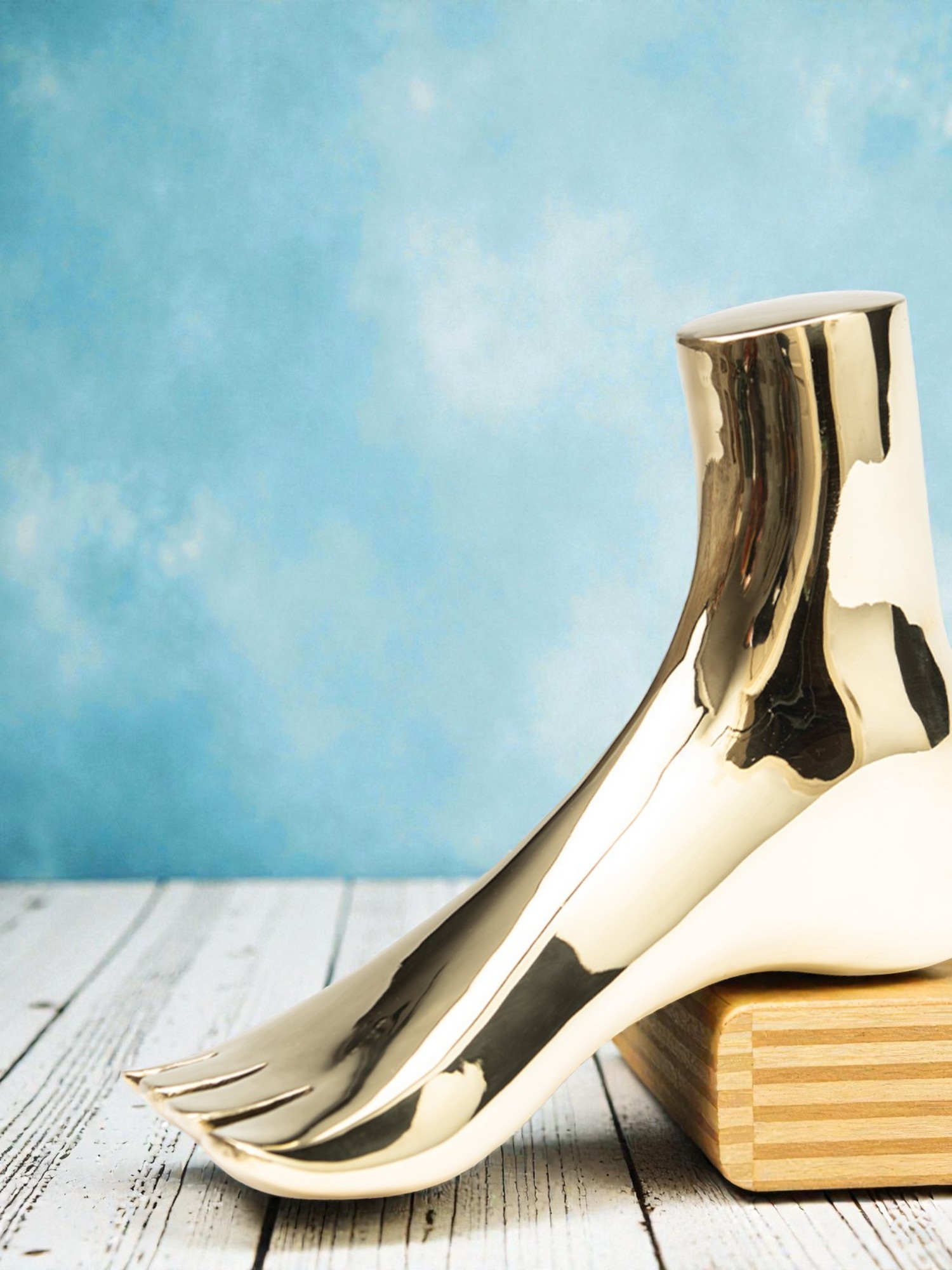 Object Sculpture "Foot" L32cm polished brass