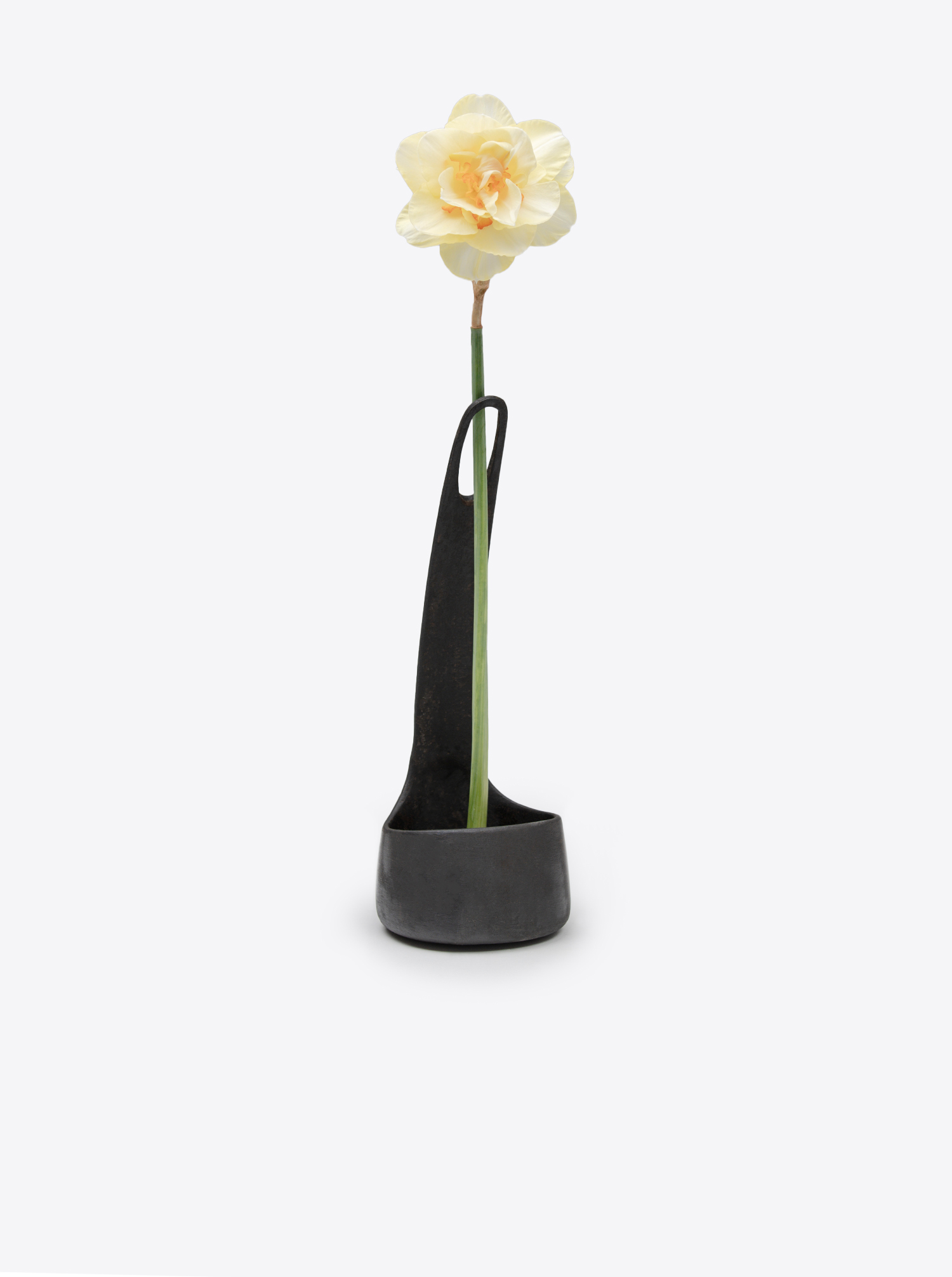 Vase &quot;Single Flower&quot; Messing patiniert