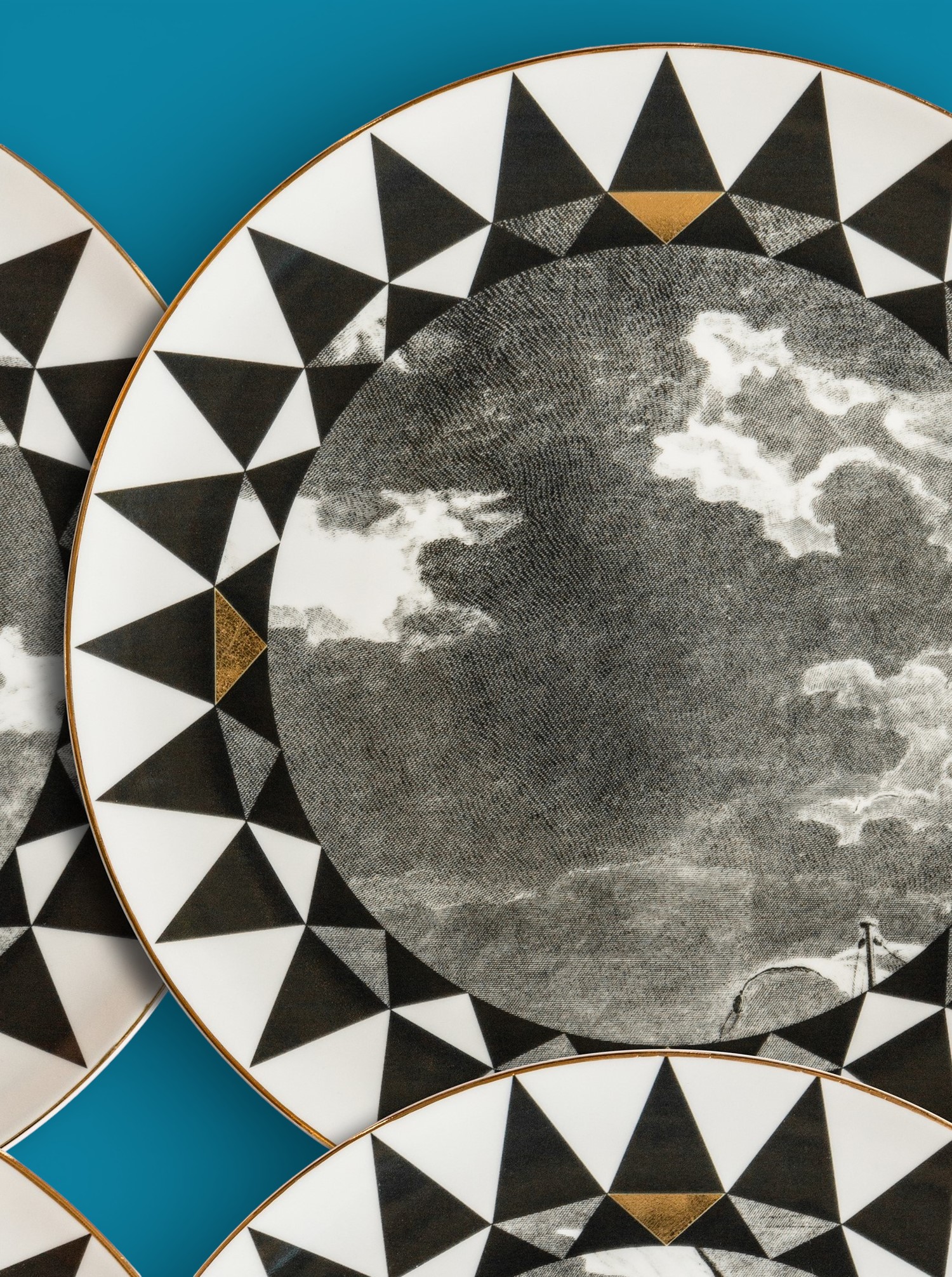 Plate Set "Casquets" 2 pieces in black &amp; white D28