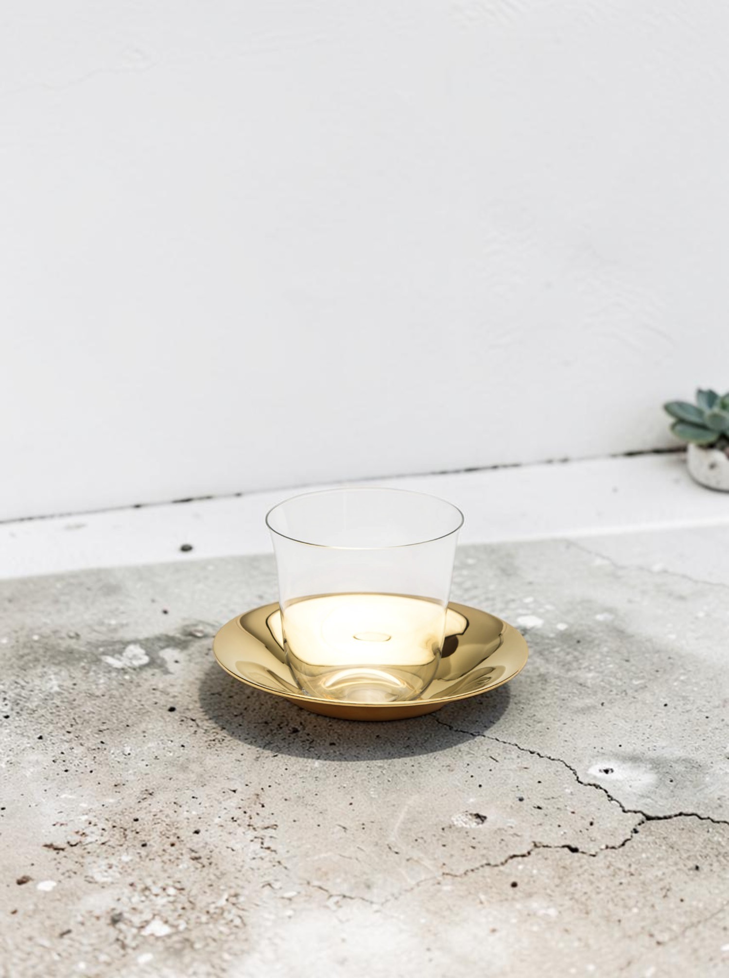Mocca Glass Set "Lily" with plate in brass gold
