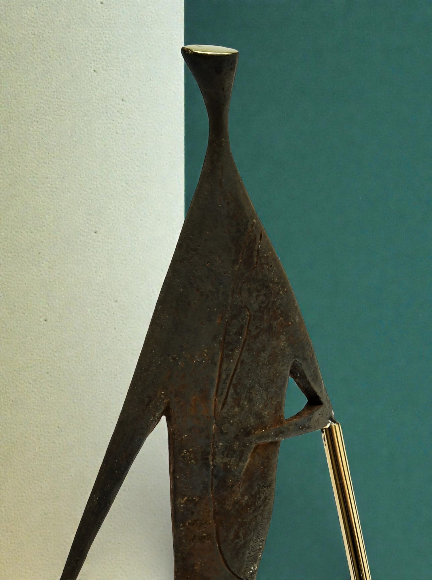 Skulptur "Mann mit Stock" Messing patiniert