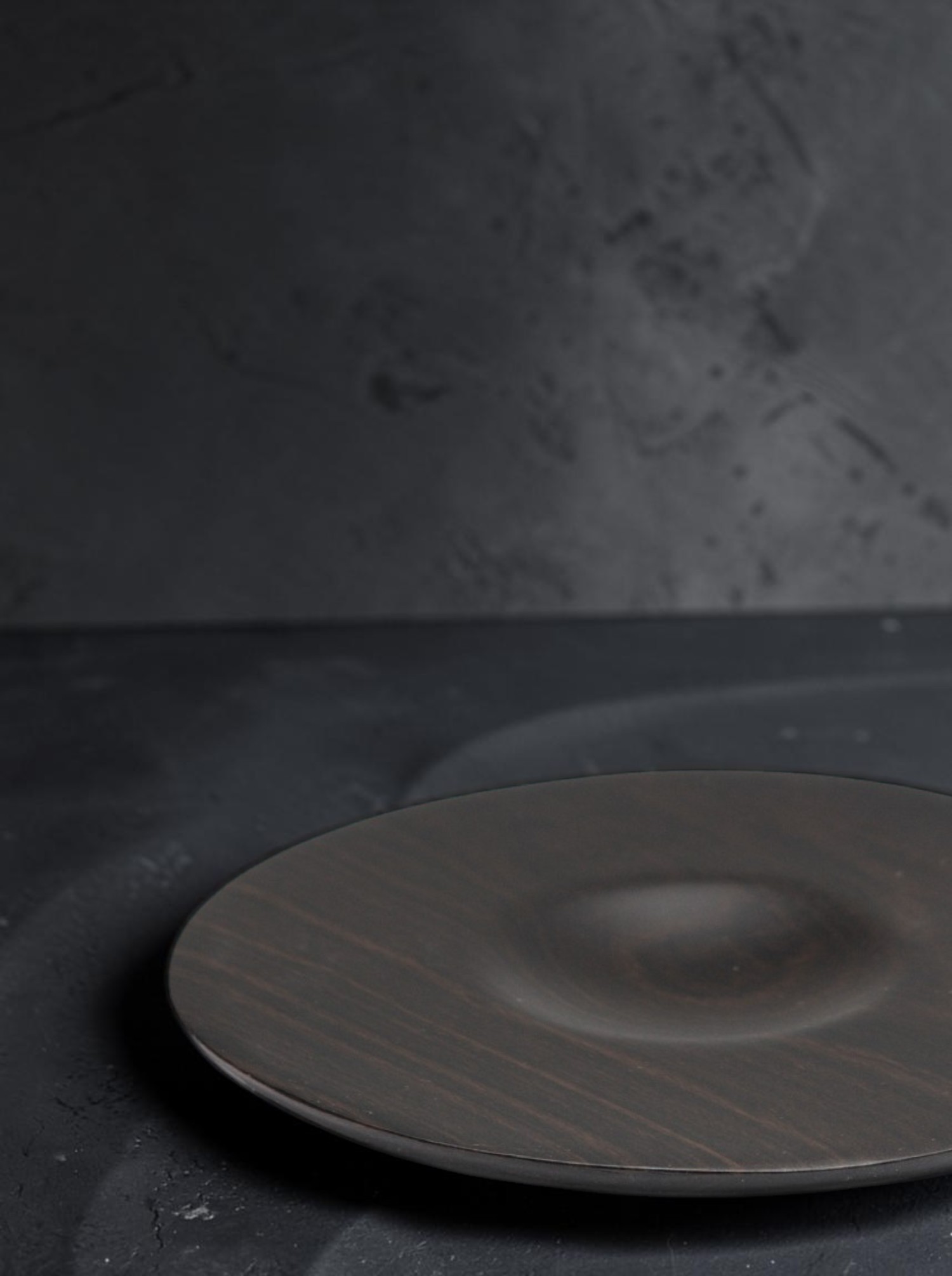 Plate ebony