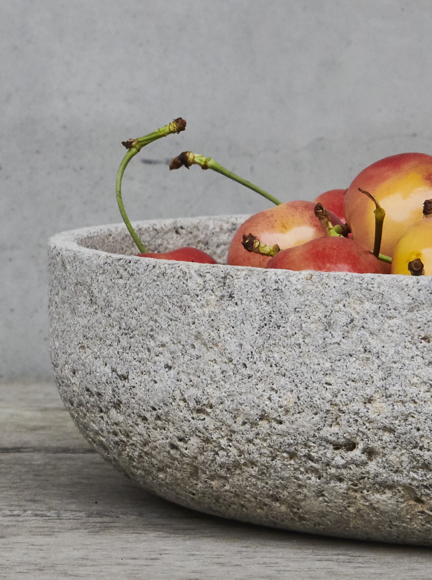 Bowl in Limestone D30 with lid Limestone