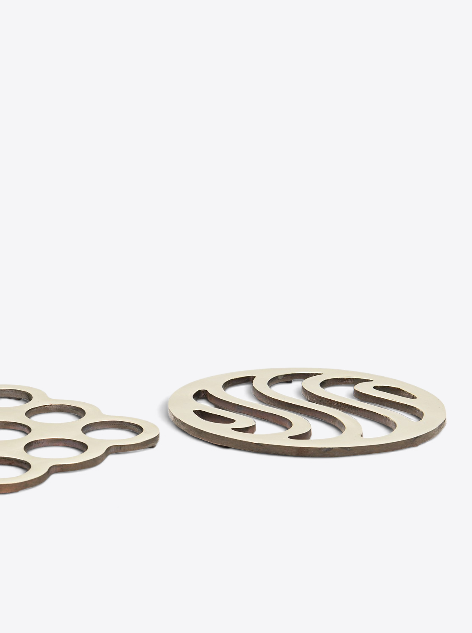 Coaster "Trivet" round - Polished and Patinated Brass