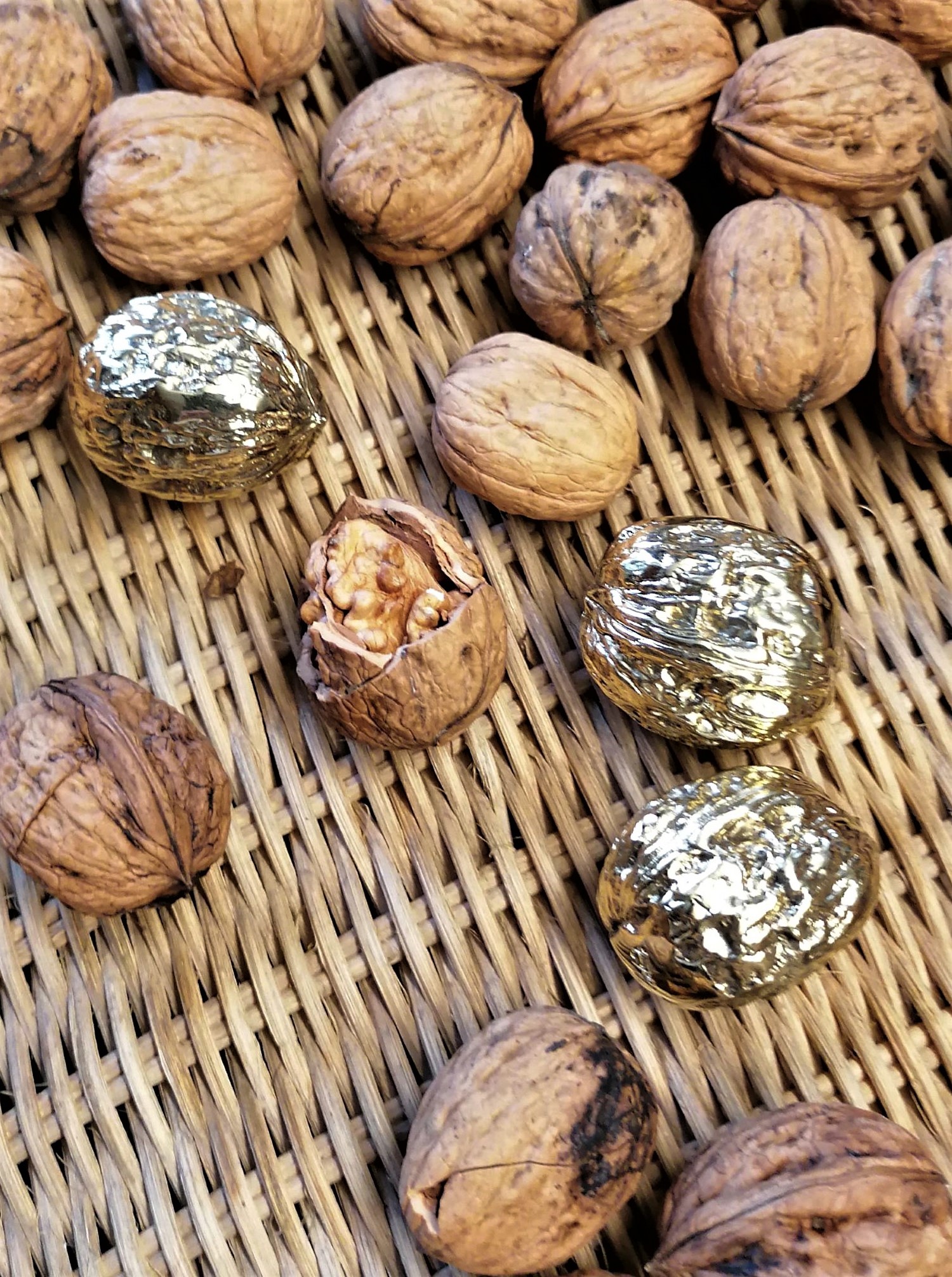 Paperweight &quot;Walnut&quot; Brass polished