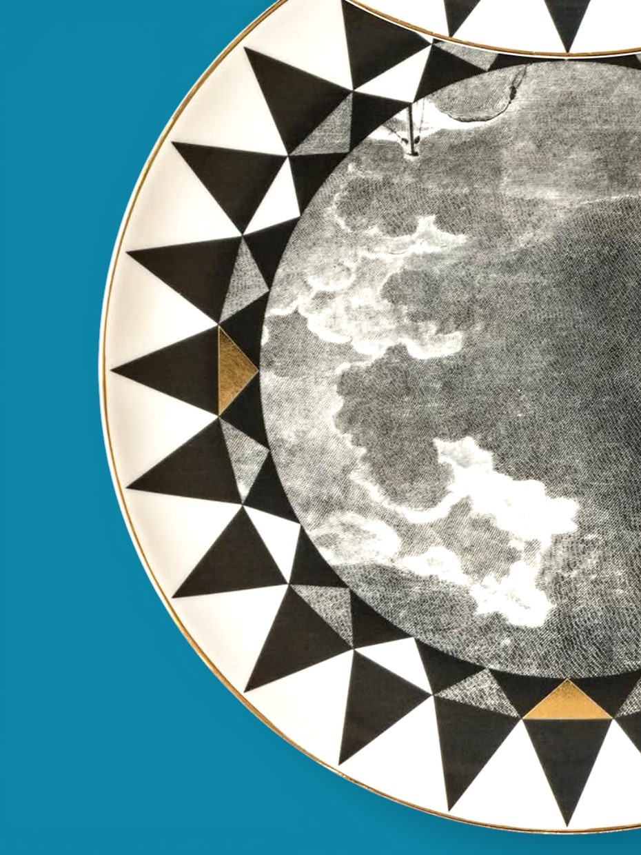 Plate Set "Casquets" 2 pieces in black &amp; white D28